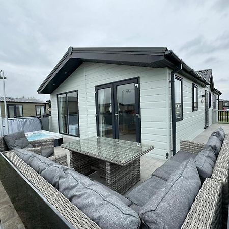 Golden Anchor - The Oakland Lodge - Coastal Caravan Breaks Chapel Saint Leonards Exterior photo