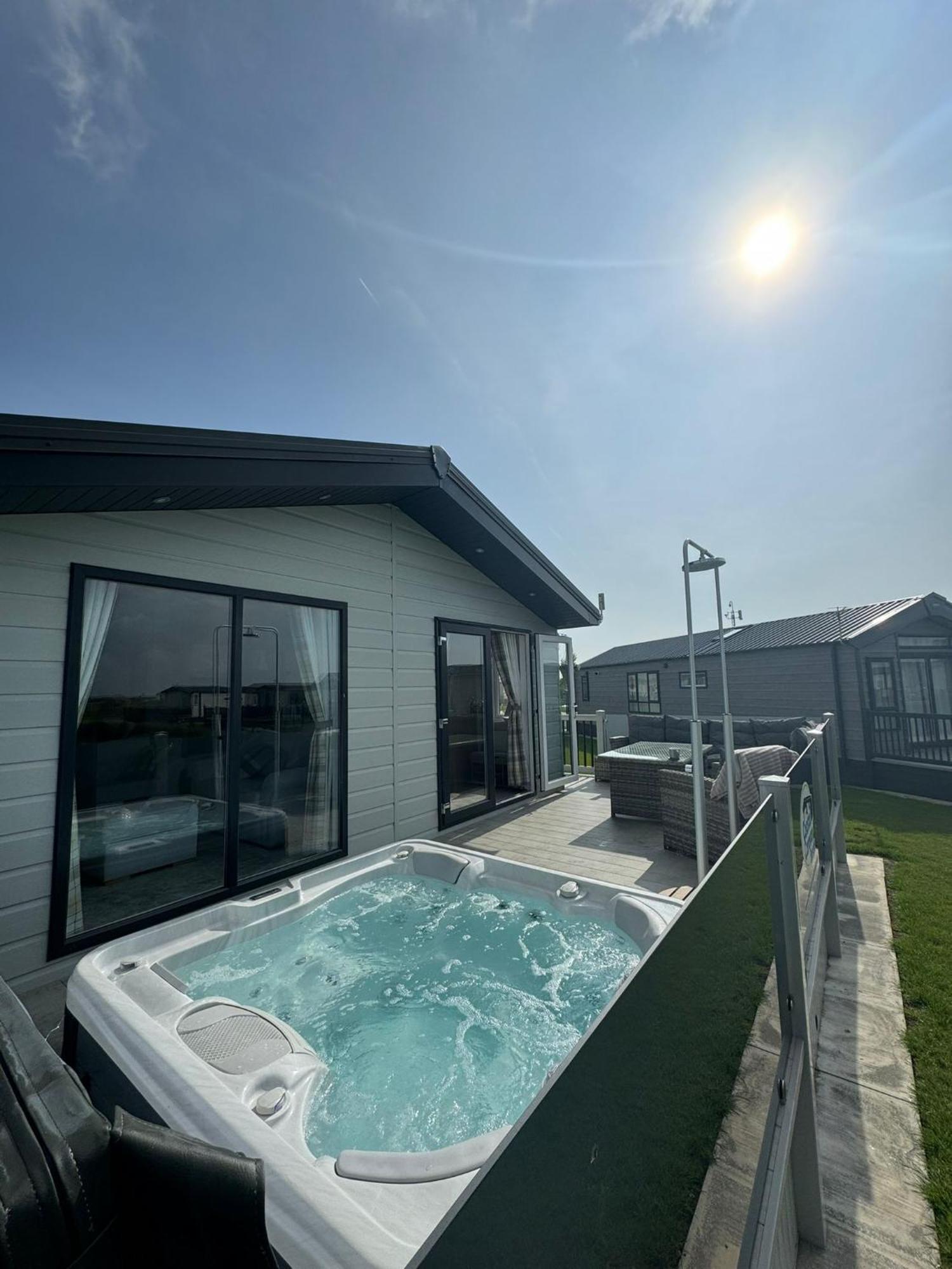 Golden Anchor - The Oakland Lodge - Coastal Caravan Breaks Chapel Saint Leonards Exterior photo